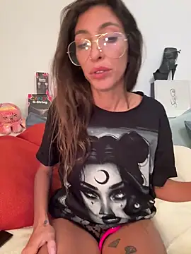 amanilouve online show from 10-19-25, 08:55