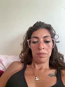 Snapshot of amanilouve chatting on 05-22-26, 10:24 amanilouve online show from 05-22-26, 10:24