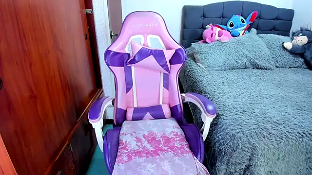 saphira owen online show from 12-04-25, 04:50