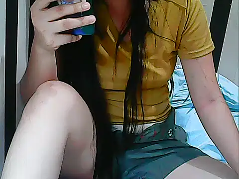 Snapshot of innocently_yours chatting on 02-15-25, 08:11 innocently yours online show from 02-15-25, 08:11