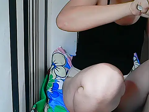 Snapshot of innocently_yours chatting on 02-07-25, 02:29 innocently yours online show from 02-07-25, 02:29