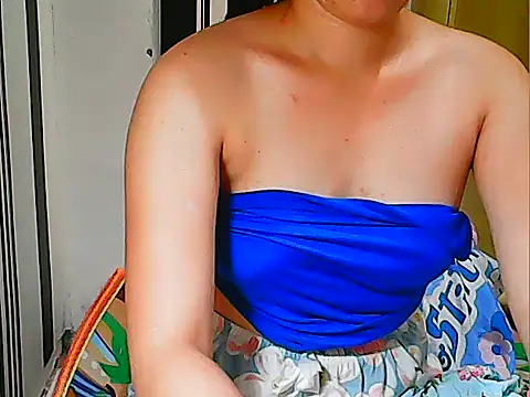 Snapshot of innocently_yours chatting on 02-08-25, 12:39 innocently yours online show from 02-08-25, 12:39