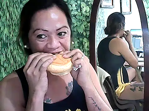 Snapshot of yummy_21xxx chatting on 09-18-25, 01:30 yummy 21xxx online show from 09-18-25, 01:30