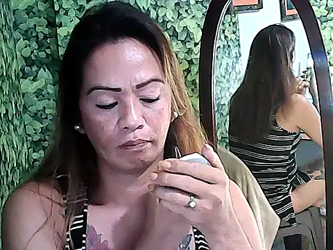 Snapshot of yummy_21xxx chatting on 10-04-25, 01:45 yummy 21xxx online show from 10-04-25, 01:45
