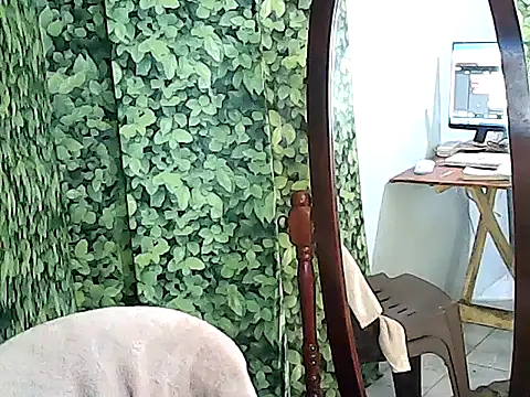 Snapshot of yummy_21xxx chatting on 10-05-25, 04:25 yummy 21xxx online show from 10-05-25, 04:25