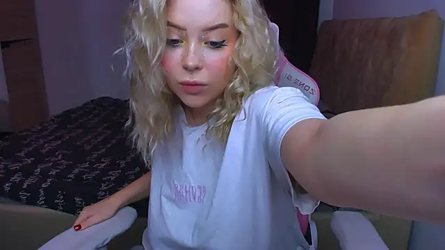 MonaLauu online show from 09-30-25, 12:49