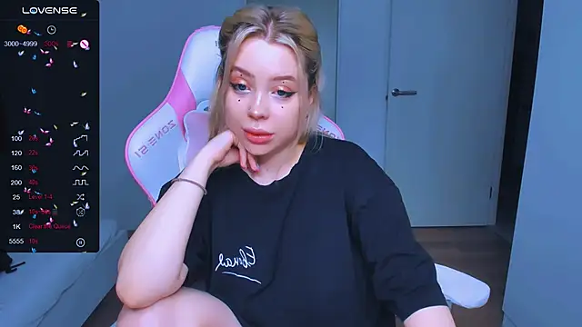 MonaLauu online show from 02-13-25, 03:18