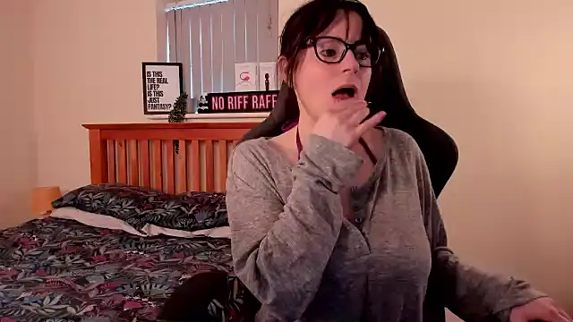 LucieWinters UK online show from 01-30-25, 09:04