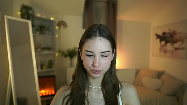 Snapshot of Abella_Danger_X chatting on 03-05-25, 10:44 Abella Danger X online show from 03-05-25, 10:44