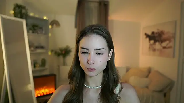 Snapshot of Abella_Danger_X chatting on 03-10-25, 04:46 Abella Danger X online show from 03-10-25, 04:46