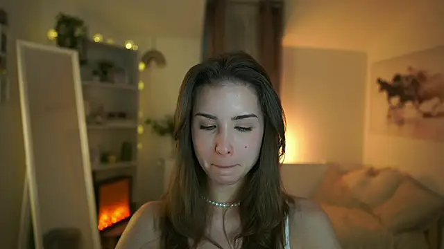Snapshot of Abella_Danger_X chatting on 02-20-25, 04:47 Abella Danger X online show from 02-20-25, 04:47