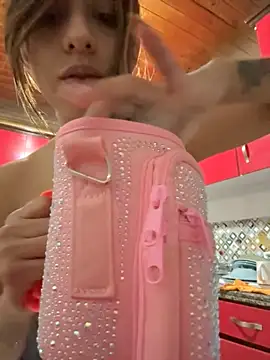 Snapshot of Girlmia_07 chatting on 06-19-26, 07:14 Girlmia 07 online show from 06-19-26, 07:14