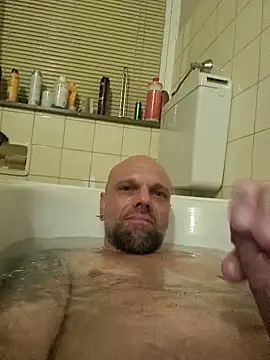 Ladyshaker82 online show from 04-16-26, 12:00