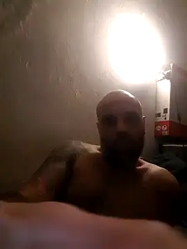 Snapshot of Ladyshaker82 chatting on 02-26-25, 09:20 Ladyshaker82 online show from 02-26-25, 09:20