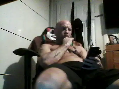 Snapshot of Verynaughtyx chatting on 10-28-25, 04:06 Verynaughtyx online show from 10-28-25, 04:06