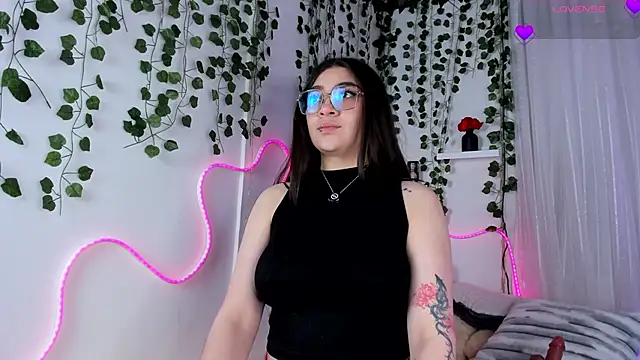 Snapshot of Samii_Evans chatting on 07-25-26, 04:42 Samii Evans online show from 07-25-26, 04:42