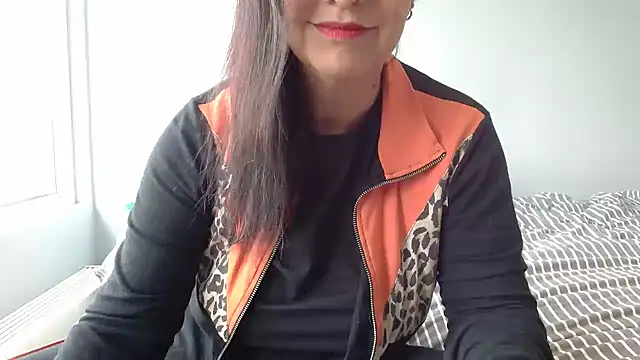 Snapshot of Linda1975 chatting on 06-15-26, 12:05 Linda1975 online show from 06-15-26, 12:05