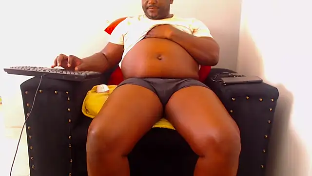 Snapshot of zuluboyxx chatting on 06-12-26, 07:28 zuluboyxx online show from 06-12-26, 07:28