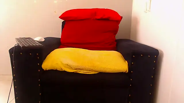 Snapshot of zuluboyxx chatting on 07-18-26, 07:50 zuluboyxx online show from 07-18-26, 07:50