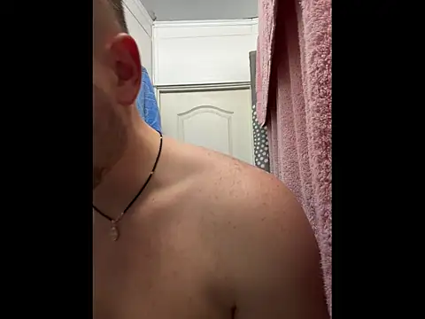 Snapshot of MartinBrandon chatting on 06-11-26, 12:32 MartinBrandon online show from 06-11-26, 12:32