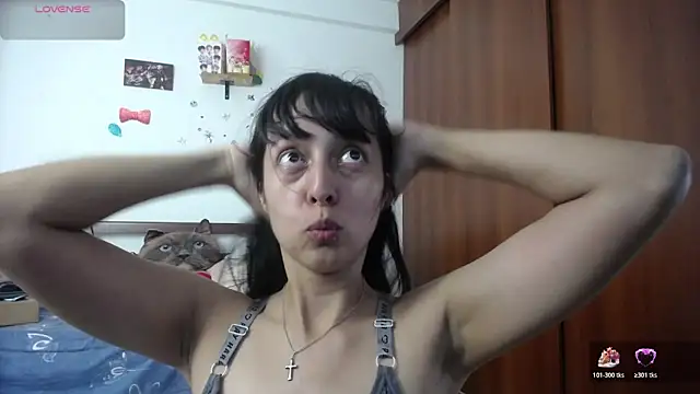 Snapshot of Moon_lunita chatting on 11-13-25, 04:00 Moon lunita online show from 11-13-25, 04:00