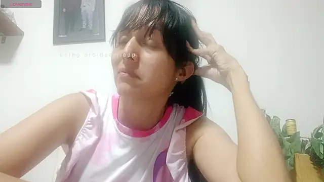 Snapshot of Moon_lunita chatting on 02-17-25, 07:01 Moon lunita online show from 02-17-25, 07:01