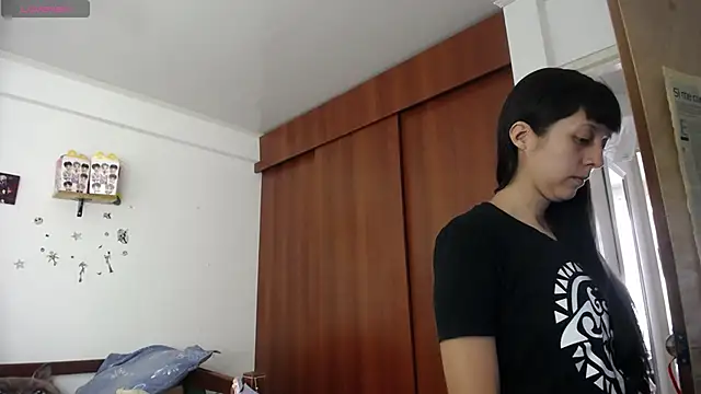 Snapshot of Moon_lunita chatting on 10-01-25, 04:11 Moon lunita online show from 10-01-25, 04:11