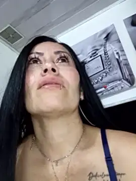 Snapshot of Tania_mature chatting on 04-28-26, 05:39 Tania mature online show from 04-28-26, 05:39