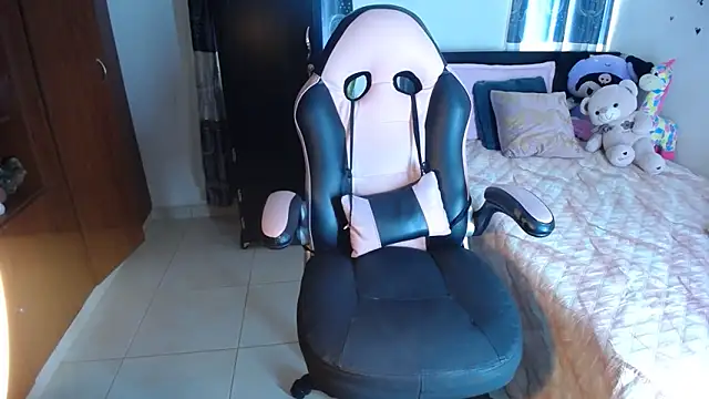 Snapshot of violeta_campbell chatting on 02-14-26, 07:25 violeta campbell online show from 02-14-26, 07:25