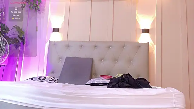 Snapshot of nicol_snow chatting on 11-09-25, 01:37 nicol snow online show from 11-09-25, 01:37