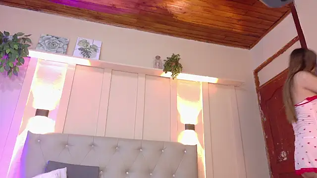 Snapshot of nicol_snow chatting on 10-06-25, 01:34 nicol snow online show from 10-06-25, 01:34