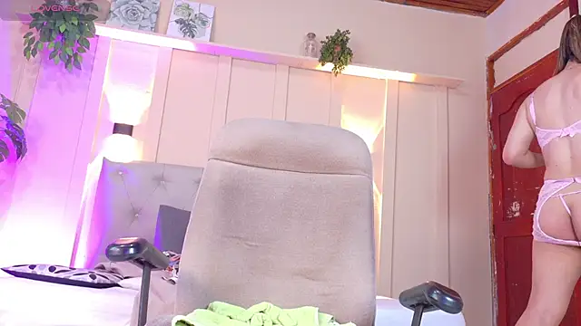 Snapshot of nicol_snow chatting on 10-03-25, 01:23 nicol snow online show from 10-03-25, 01:23