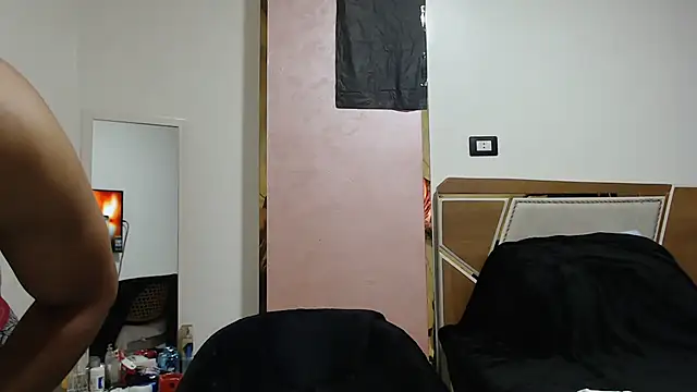 Snapshot of highguy chatting on 07-11-26, 12:44 highguy online show from 07-11-26, 12:44