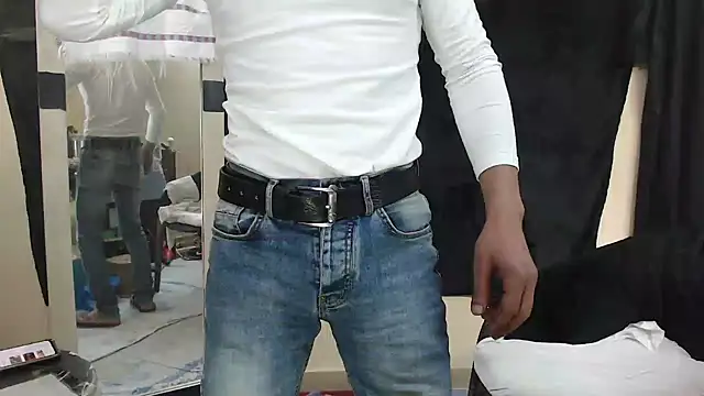 Snapshot of highguy chatting on 01-06-25, 08:57 highguy online show from 01-06-25, 08:57