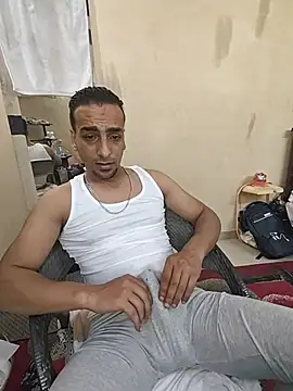 Snapshot of highguy chatting on 06-18-26, 04:22 highguy online show from 06-18-26, 04:22