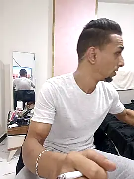 Snapshot of highguy chatting on 10-01-25, 02:49 highguy online show from 10-01-25, 02:49