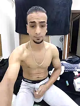 Snapshot of highguy chatting on 09-25-25, 03:34 highguy online show from 09-25-25, 03:34