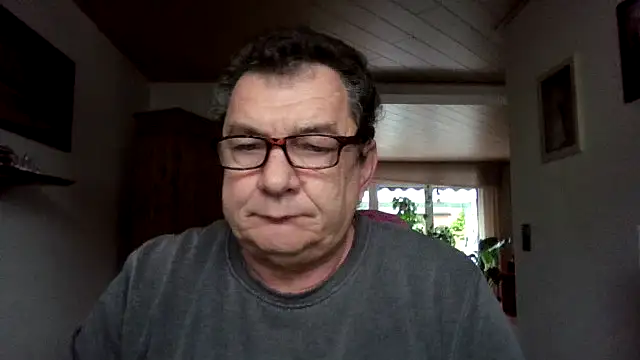 Nobbie444 online show from 11-17-25, 01:37