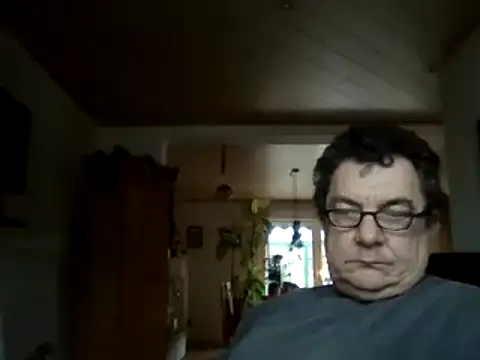 Nobbie444 online show from 12-19-25, 01:13