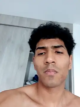 Snapshot of riquer09 chatting on 11-10-25, 10:26 riquer09 online show from 11-10-25, 10:26