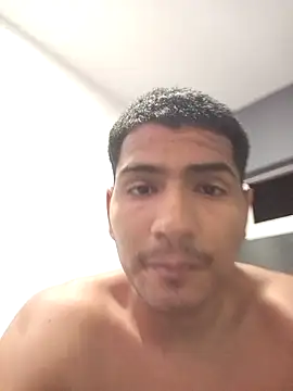 Snapshot of riquer09 chatting on 03-25-26, 12:22 riquer09 online show from 03-25-26, 12:22