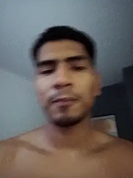 Snapshot of riquer09 chatting on 04-12-26, 04:49 riquer09 online show from 04-12-26, 04:49