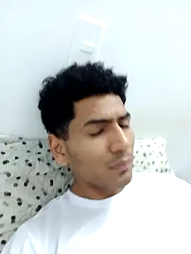 Snapshot of riquer09 chatting on 09-28-25, 03:57 riquer09 online show from 09-28-25, 03:57