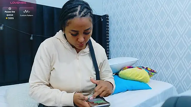 colombiamommy online show from 10-24-25, 12:26