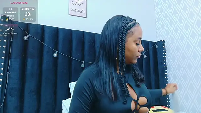 colombiamommy online show from 10-21-25, 01:54