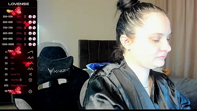 Snapshot of AlanaBrox chatting on 11-05-25, 12:14 AlanaBrox online show from 11-05-25, 12:14