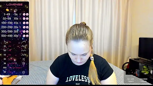 Snapshot of AlanaBrox chatting on 02-13-25, 12:21 AlanaBrox online show from 02-13-25, 12:21