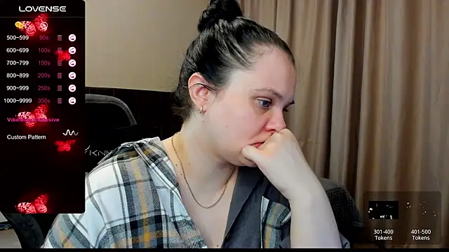 Snapshot of AlanaBrox chatting on 11-09-25, 01:59 AlanaBrox online show from 11-09-25, 01:59