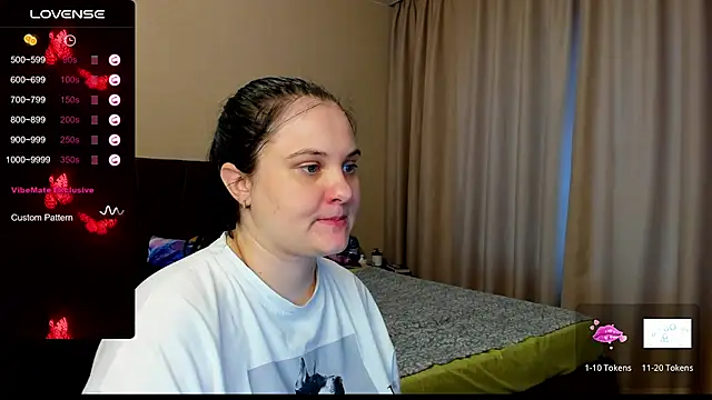 Snapshot of AlanaBrox chatting on 10-28-25, 09:08 AlanaBrox online show from 10-28-25, 09:08