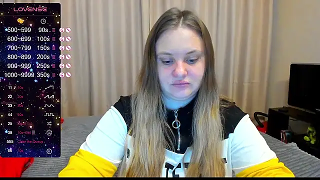 Snapshot of AlanaBrox chatting on 01-10-25, 06:42 AlanaBrox online show from 01-10-25, 06:42